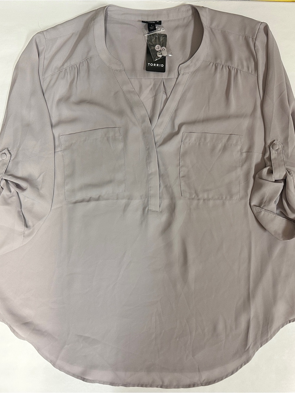 Torrid Harper Georgette Pullover Blouse Gray Mauve 1X Roll Tab Sleeve NWT